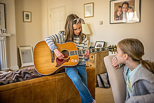女孩,玩,吉他,在家,姐妹