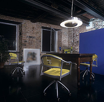 黄色,椅子,桌子,房间,砖墙