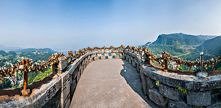 重庆綦江古剑山净音寺上寺阳桥与舍身崖