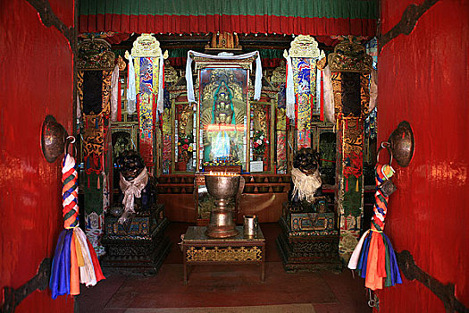 西藏拉萨市罗布林卡内的佛堂