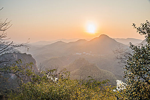 山,丹霞,太阳,蓝天,大气,山脉,驴友,河流,地质公园,丹霞地貌,灌木,树,草,水潭,素材,平面设计