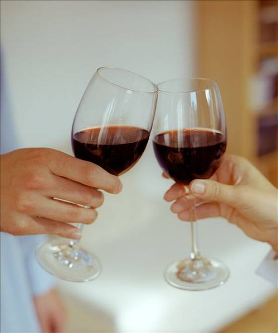 手_碰杯_葡萄酒杯_图片素材