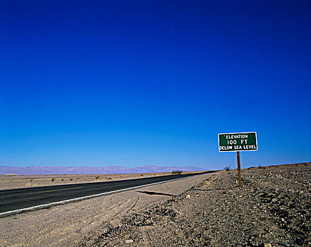 信息指示,路边,死亡谷国家公园,加利福尼亚,美国