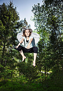 女孩,穿,翼,跳跃,树林
