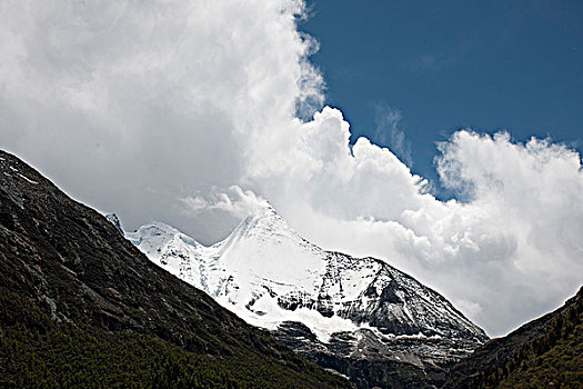 雪山－亚丁神山之一