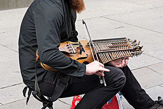 挪威,奥斯陆,大门,市区,步行街,街头乐手,演奏,独特,弦乐器