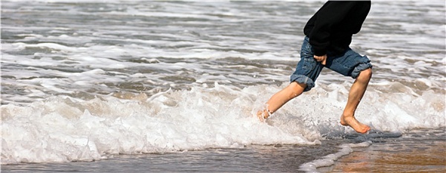 男孩,跑,脚,海滩,海浪,碰撞,海水泡沫