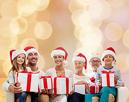 家庭,高兴,休假,人,概念,幸福之家,圣诞老人,帽子,礼盒,坐,沙发,上方,米色,背景