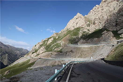 最美,独库公路不只是条风景道,浓缩美景与文化