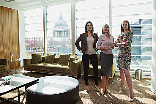 职业女性,站立,办公室,沙发,伦敦,英国