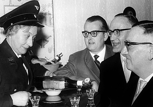酒,三个男人,20世纪50年代,眼镜,精准,地点,未知,德国,欧洲