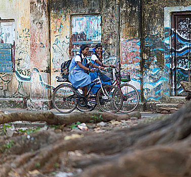 两个,女学生,蓝色,制服,自行车,堡垒,高知,喀拉拉,印度,亚洲