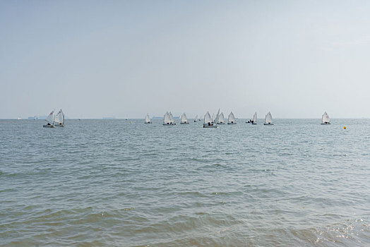 厦门海边风景和帆船
