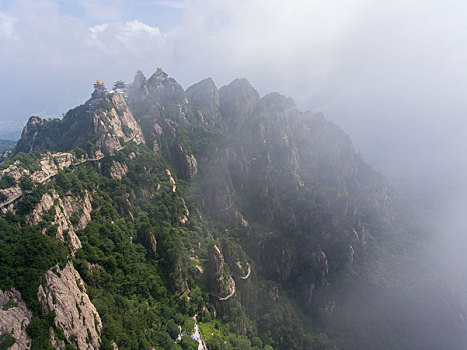 航拍河南洛阳栾川老君山最高峰马鬃岭