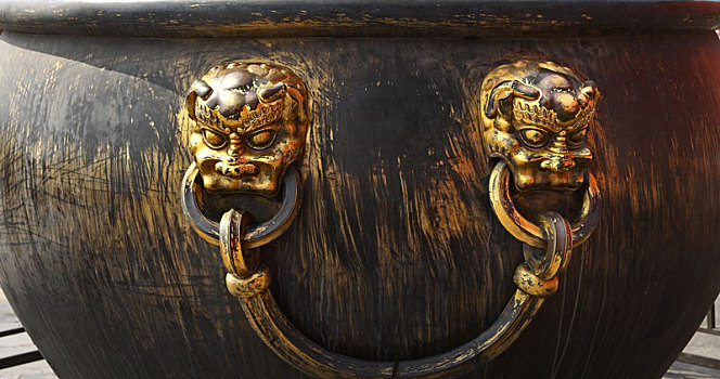 故宫里太和殿前的鎏金铜缸