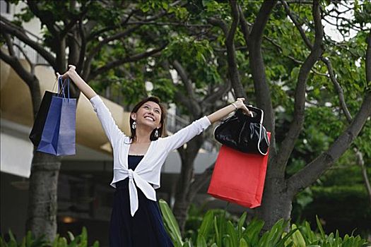 女人,购物袋,伸展胳膊,微笑