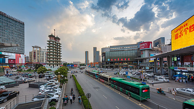 日落时分河南郑州市中心二七广场全景