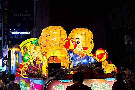 中国传统节日,过年,元宵,中元普渡,都会举办华丽缤纷的灯会