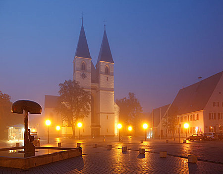 市场,教区教堂,喷泉,雾,中间,弗兰克尼亚,巴伐利亚,德国,欧洲