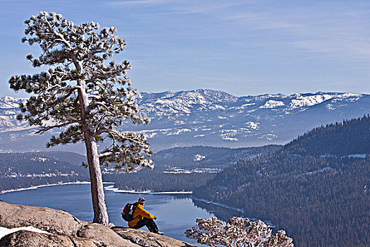 一个,男人,坐,高处,湖,雪,白天,加利福尼亚