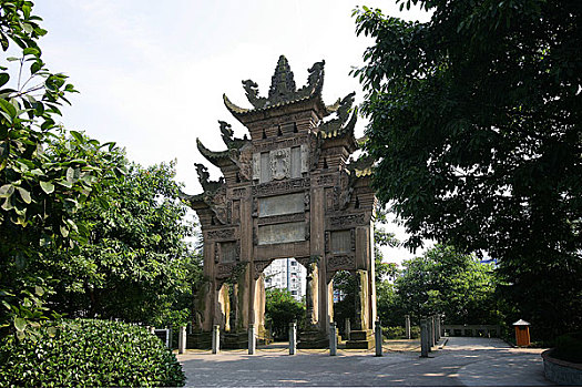 重庆巴渝民俗文化村中的清代节孝牌坊,建于1903年,是全村的镇村之宝