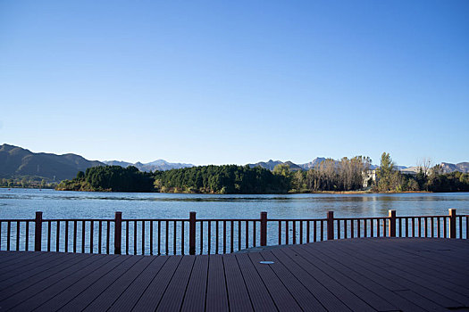 大圆球,湖泊,湖面,水面,湖水,水库,怀柔,山水,风景,美景,晴天,蓝天,围栏