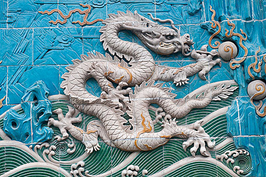 北京北海公园九龙壁上的浮雕