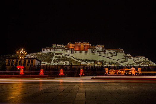 布达拉宫夜景