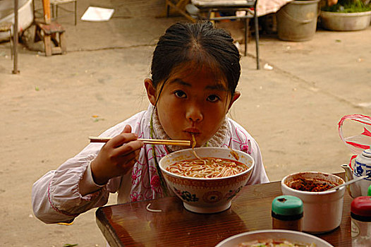 中国人,女孩,面条,昆明,云南,中国,十二月,2006年