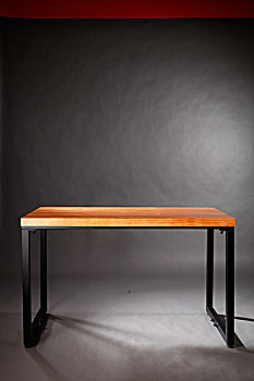 木桌钢架书桌,桌子