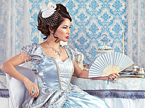 美好,亚洲人,女士,蓝色,公主,连衣裙,坐,茶会,桌子,扇子