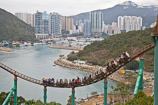 香港,建筑,大楼,特色,富人,繁华,水泥森林,摩天大厦,拥挤,高密度,压力,孤岛,岛屿,海湾,游船,游乐,过山车,刺激