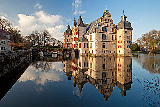 水上古堡,护城河,城堡,多特蒙德,鲁尔区,北莱茵威斯特伐利亚,德国,欧洲