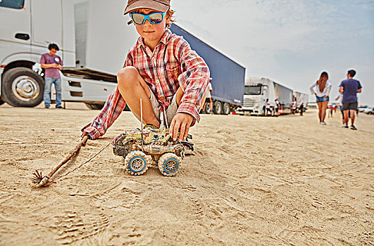 男孩,玩,玩具卡车,沙子,秘鲁
