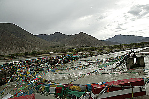 西藏尼洋河经幡