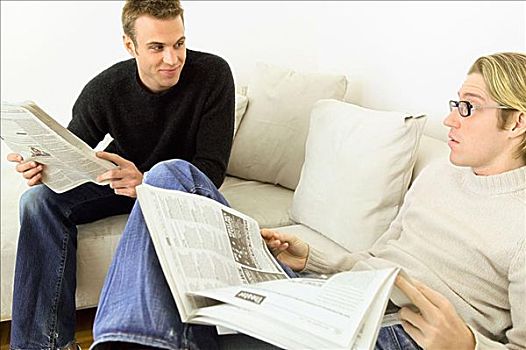 男人,读,报纸,沙发