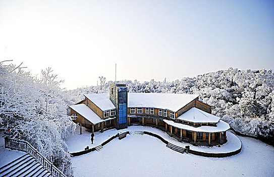 天门山雪景