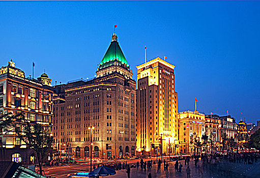 上海外滩著名的费尔蒙和平饭店与中国银行大楼