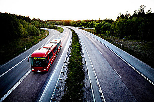 红色公交车,公路,瑞典