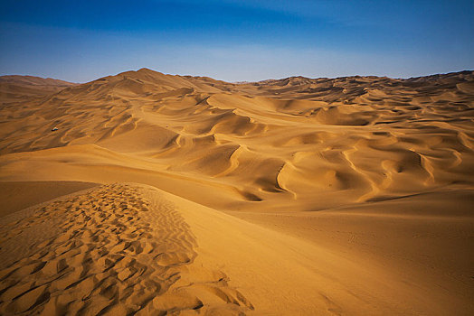 库木塔格沙漠风景区