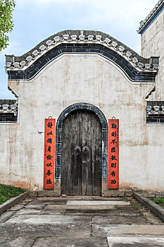 中国安徽省黄山市徽州区,呈坎古村徽派门楼建筑