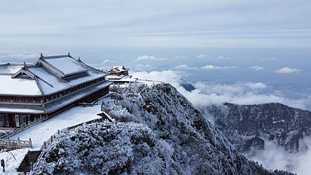 航拍四川峨眉山冬日云海雪中大气美景