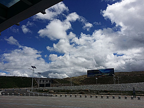 世界上海拔最高的民用机场,稻城亚丁机场