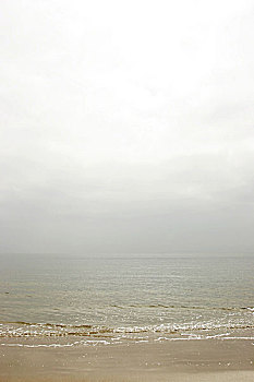 北方,斯堪的纳维亚,丹麦,海岸,海滩,沙滩,海洋,水,波浪,北海,远眺,地平线,天空,云,朦胧,多云,灰色,宽,远景,概念,孤单,荒凉,无人