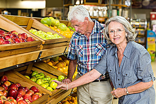 微笑,老年,夫妻,买,苹果,杂货店