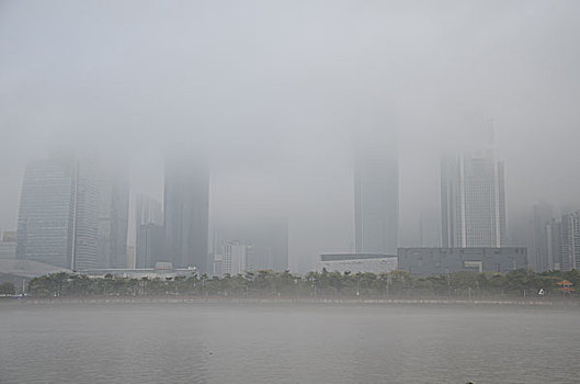 珠江新城大雾