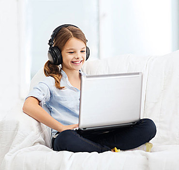 家,休闲,新,科技,音乐,概念,微笑,小女孩,笔记本电脑,耳机,在家