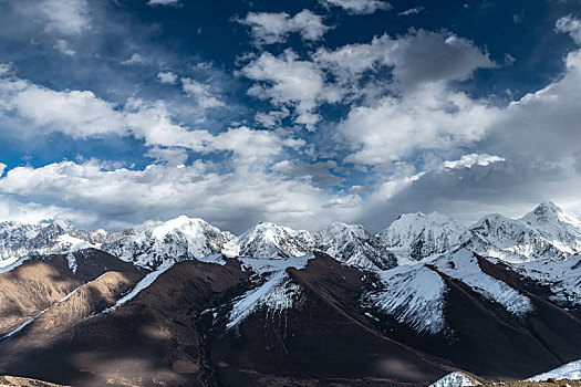 贡嘎雪山