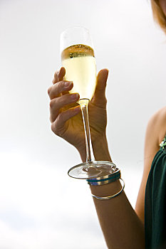 特写,女人,握着,玻璃杯,香槟