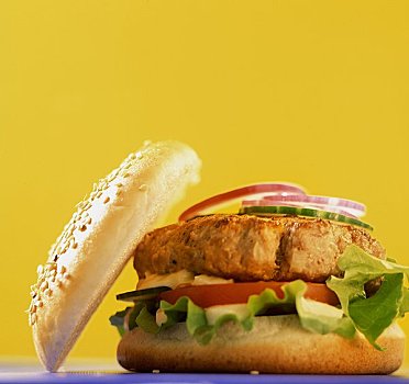 汉堡包,正面,黄色背景